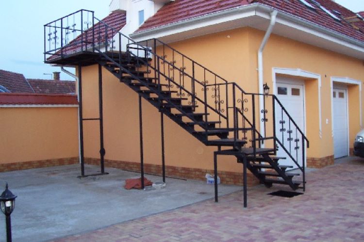 vas lépvsőváz